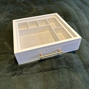 Jewelry box